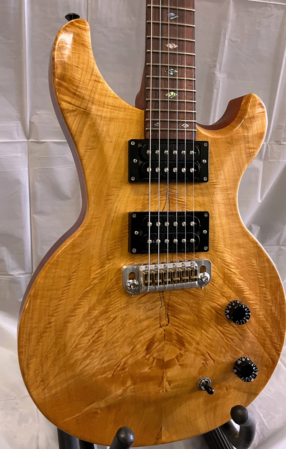 Ferro Guitars Solid Body – Wood Grain